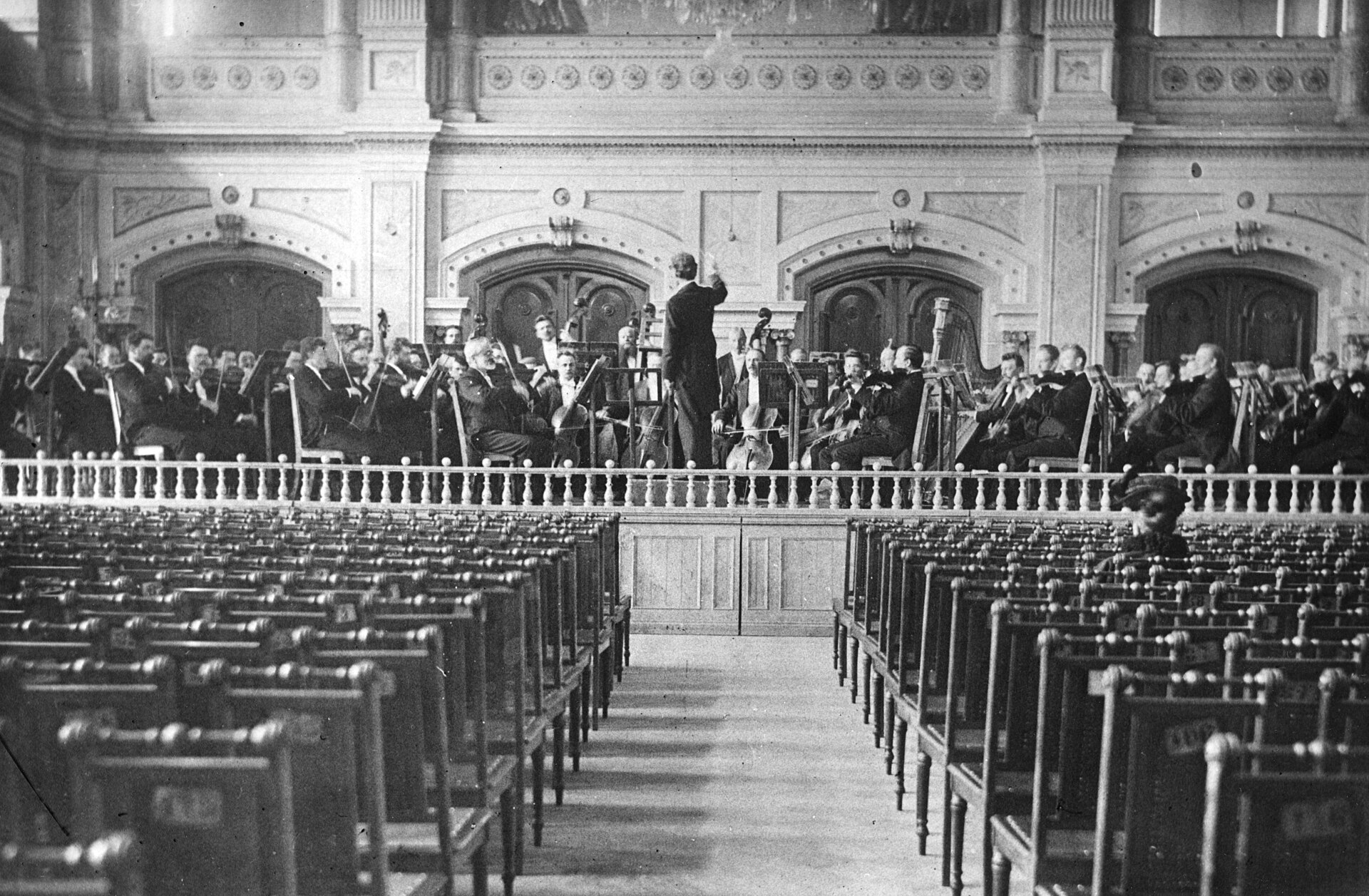 What Is a Symphony? A Complete Guide for First-Time Listeners